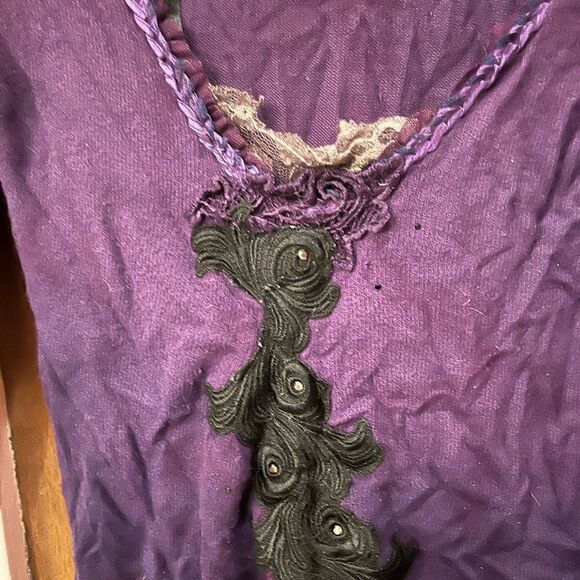 One of a kind beautiful lightweight purple pullover, appliqué and lace - Picture 2 of 7